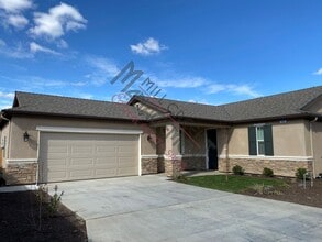 Building Photo - 344 W Kimball Ave