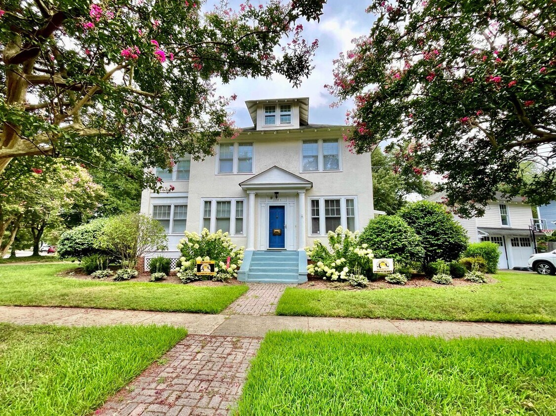 Foto principal - Charming Larchmont 4 Bedroom - 2 Sun Rooms...