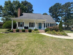 Building Photo - 303 Wagoner Dr