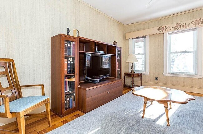 Bedroom1 - 27 Bowdoin St