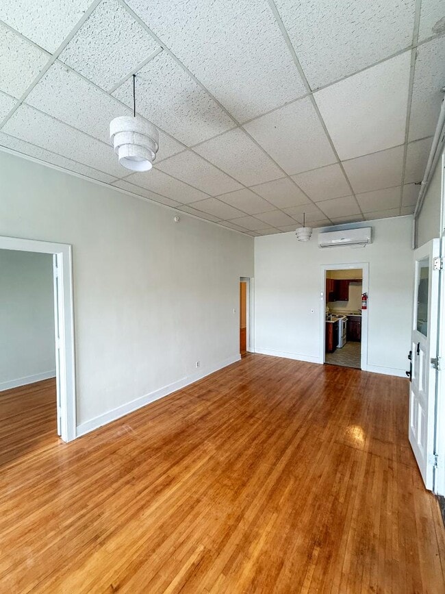 Foto del edificio - 10 1/2 N Minnesota St