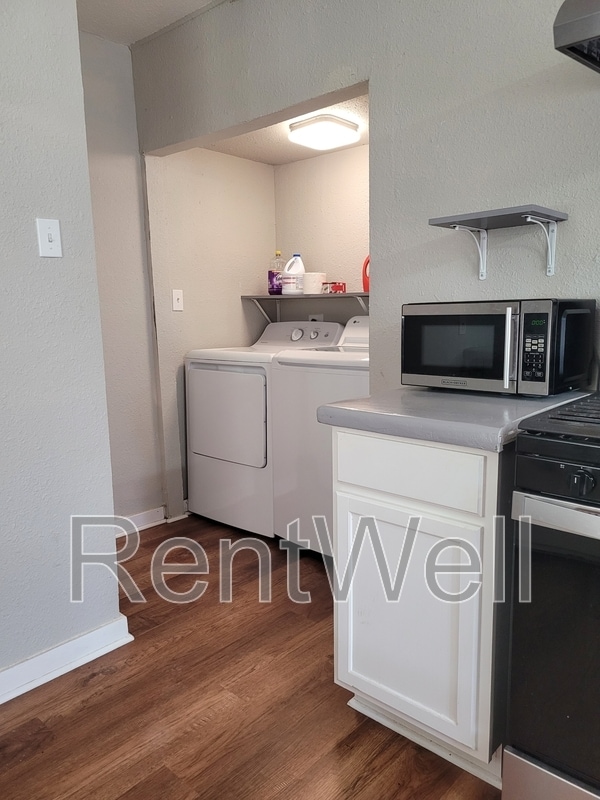 Building Photo - 2602 Amherst St