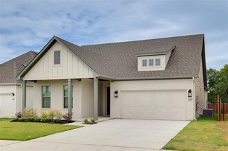Building Photo - 820 Mallard Dr
