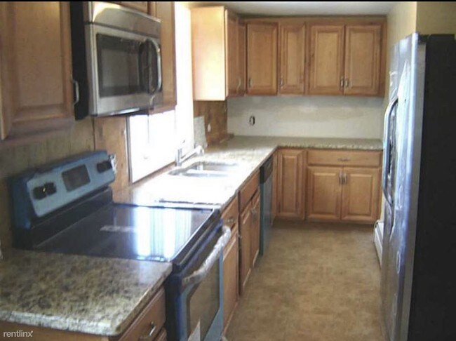 Foto del edificio - 3 br, 2 bath House - 108 Alden Ave