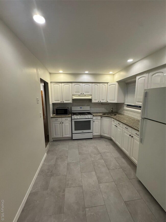 Building Photo - 43-04 72nd St