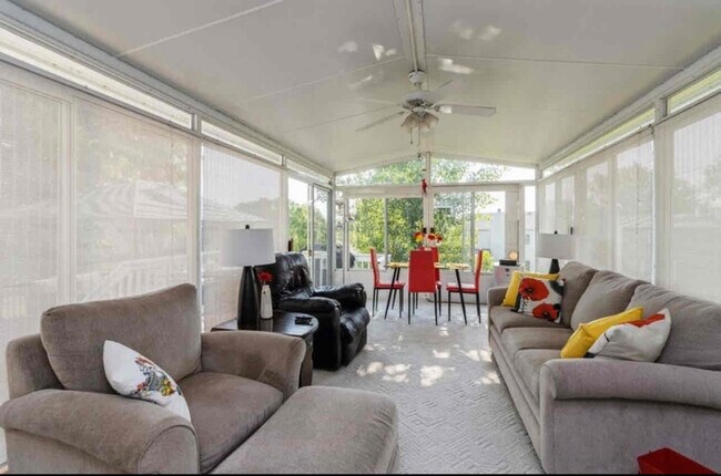 Foto del edificio - 745 Knolls Ct