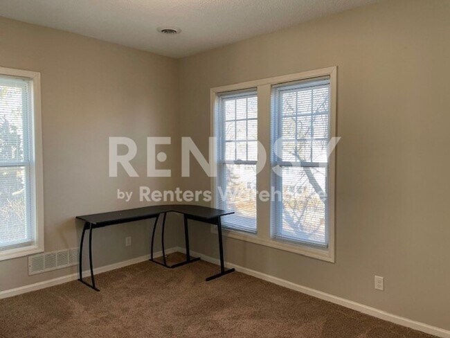 Foto del edificio - Spacious 3 Bedroom 1 Bath Upper Level West 7th Duplex in St. Paul