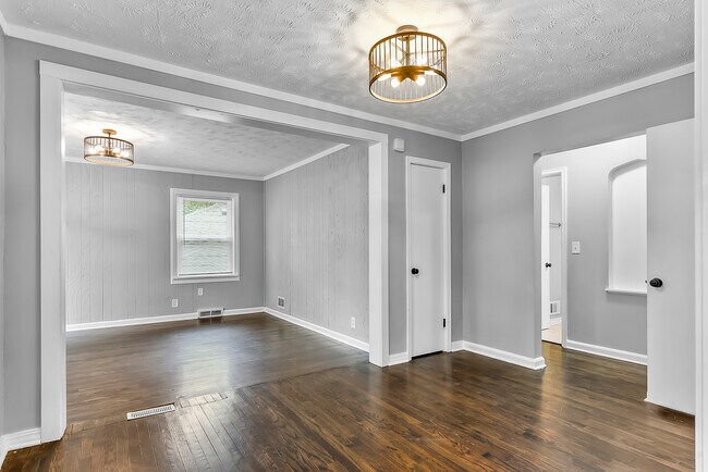 Building Photo - 4812 Maple St