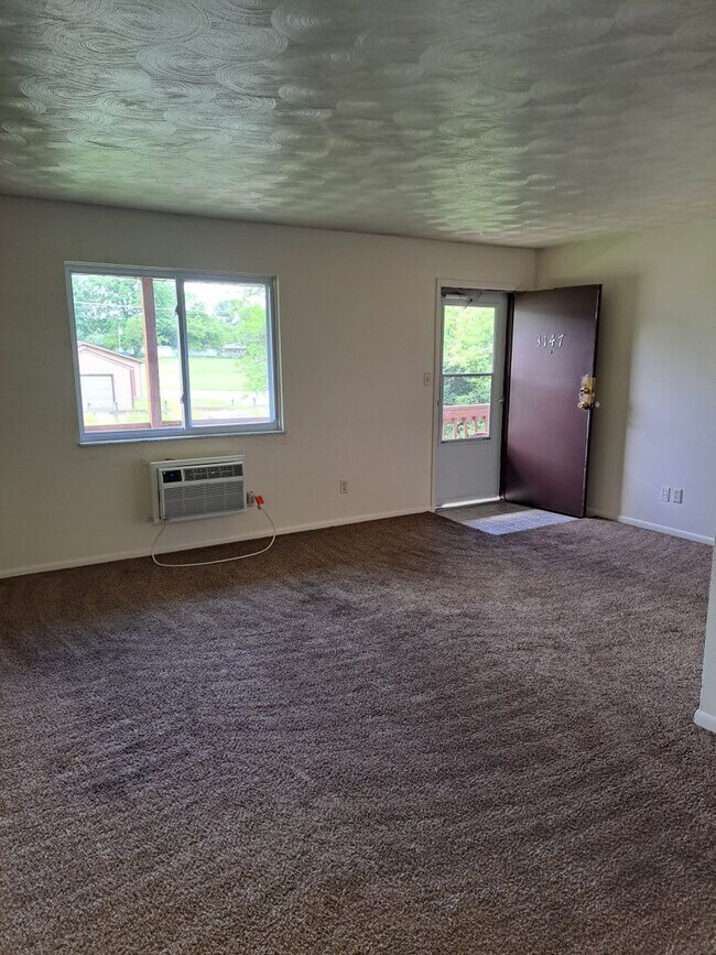 Building Photo - 2 BR Apt near Purdue University