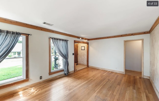 Building Photo - Stunning 4-bedroom, 2-bathroom Home