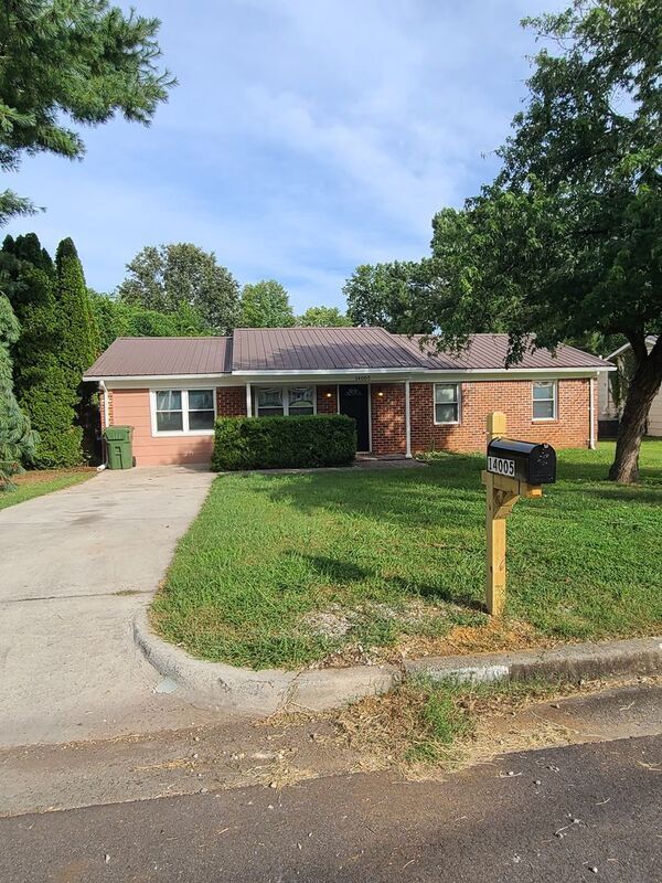 Primary Photo - 14005 Glenview Dr SW