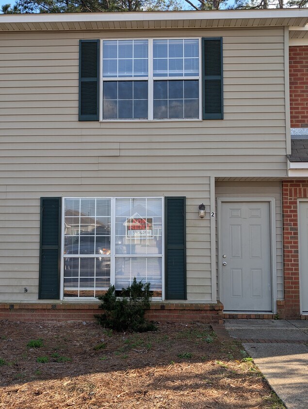 Foto del edificio - 102 Edgefield Rd