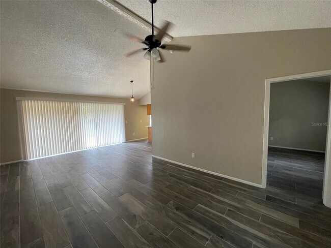 Foto del edificio - 217 Cottonwood Dr