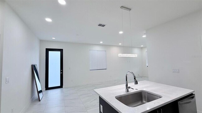 Foto del edificio - 4106 N Thatcher Ave