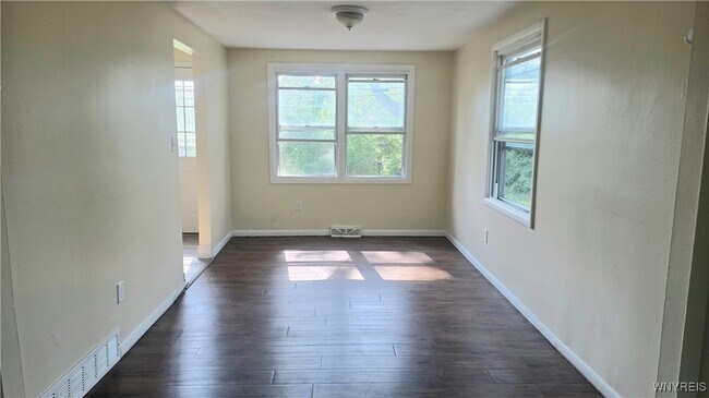 Foto del edificio - 185 Fairgreen Dr