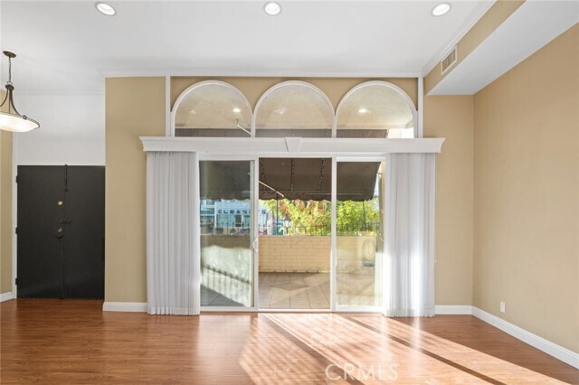 Foto del edificio - 5242 Lindley Ave