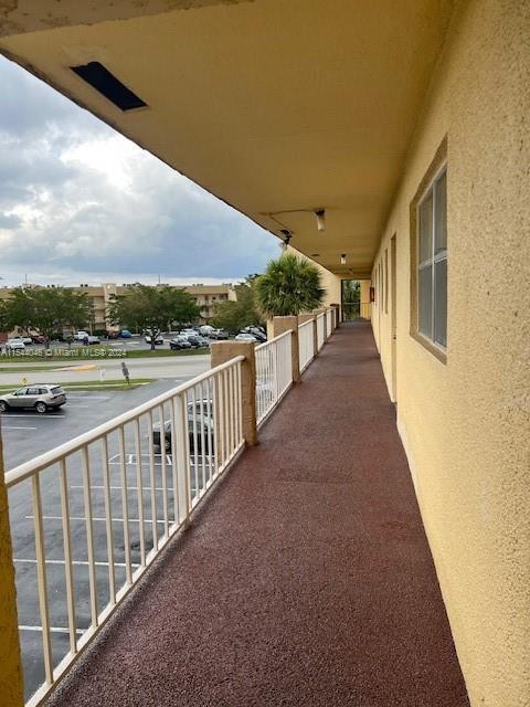 Foto del edificio - 8465 Sunrise Lakes Blvd