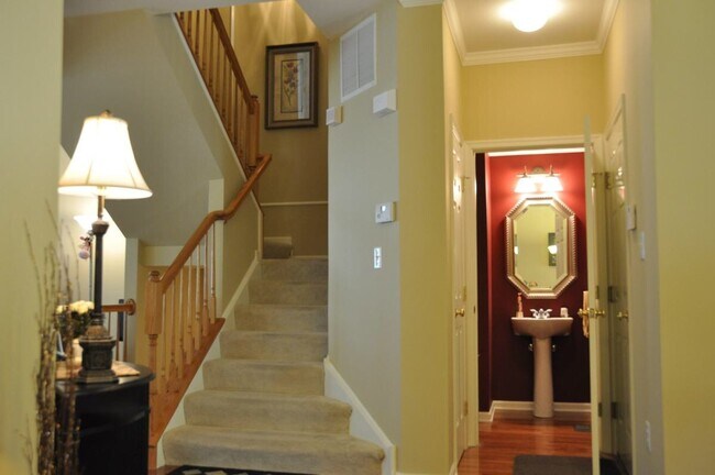 Building Photo - 743 McCardle Dr