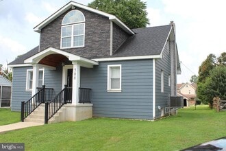 Building Photo - 508 Chatham St