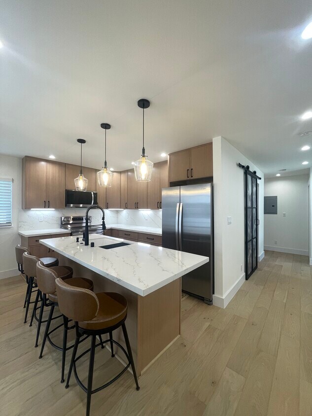 Foto principal - 819 16th Ave
