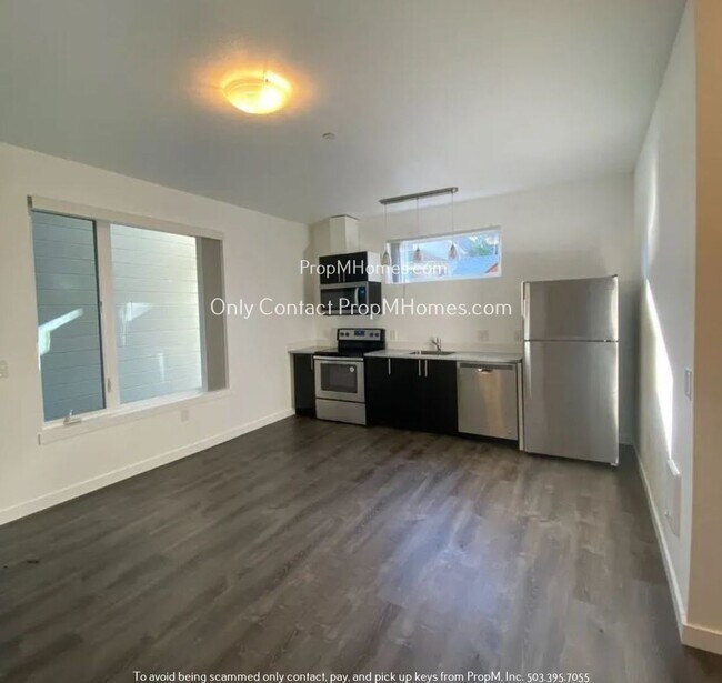 Foto del edificio - Charming One Bedroom Ground Level Unit in the Heart of NE!