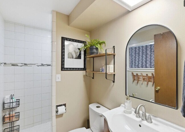 Foto del edificio - Beautiful 3 Bed 3 Bath located on Military Hill!