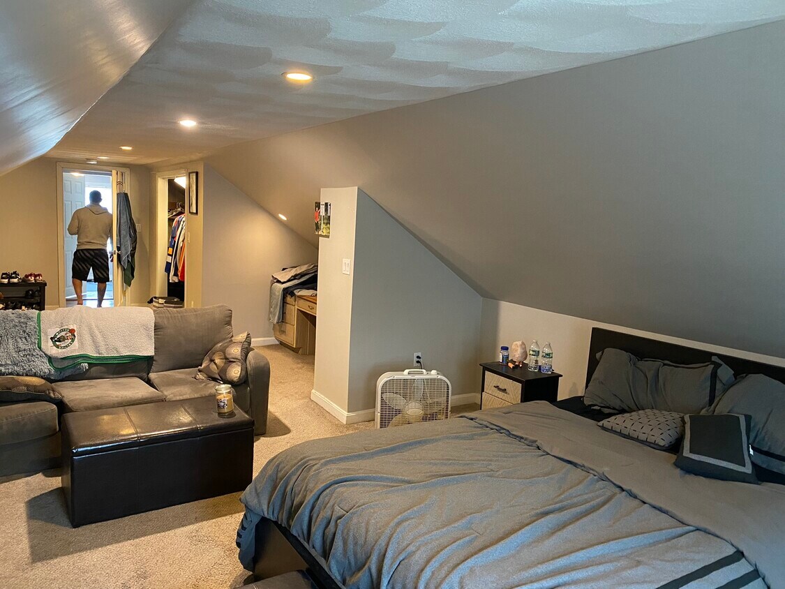 Foto principal - 73 Almont St