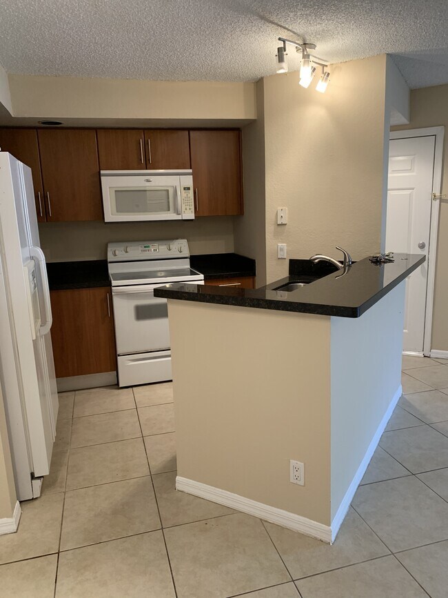 Foto del edificio - 3370 Pinewalk Dr N