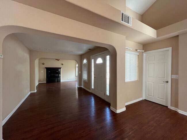 Building Photo - Silver lakes -Lake Front Home, Apply today!!