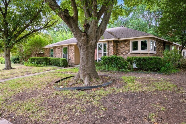 Building Photo - 5502 Coronado Dr