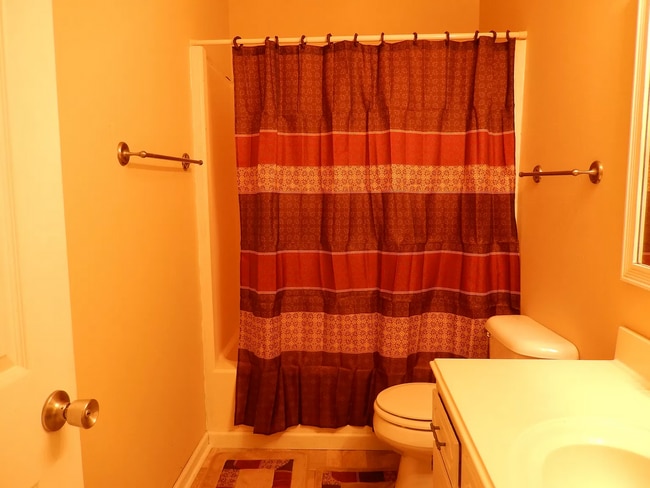 Building Photo - BEAUTIFUL  3 BEDROOM 1 BATH HOME!!!!!!