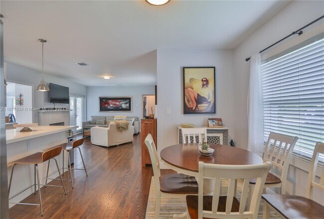 Foto del edificio - 4633 SW 13th St