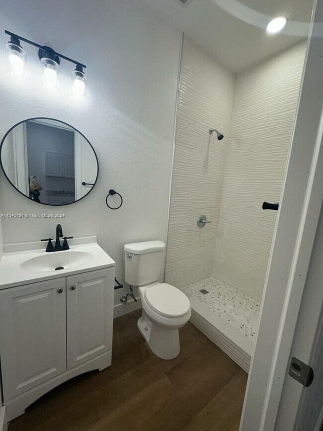 Foto del edificio - 4124 NE 30th St