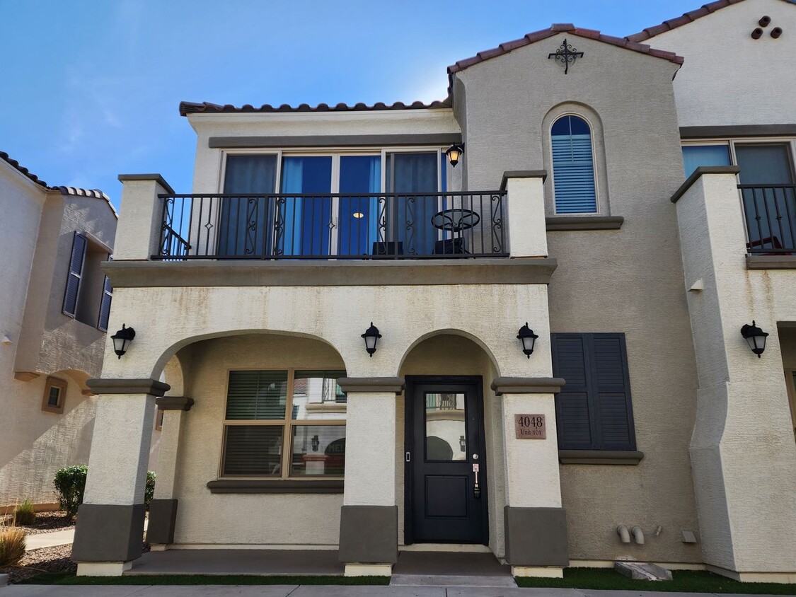 Foto principal - 3 Bedroom Townhome in the Fincher Fields C...