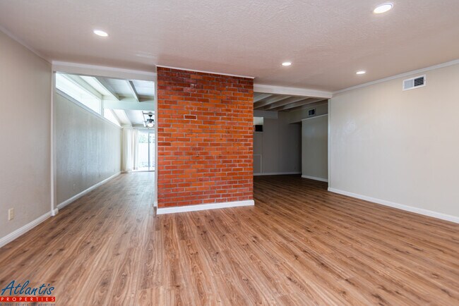 Building Photo - 3072 Mauricia Ave
