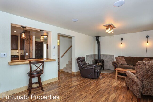 Building Photo - 3 br, 2 bath House - 1250 Baldy Rd