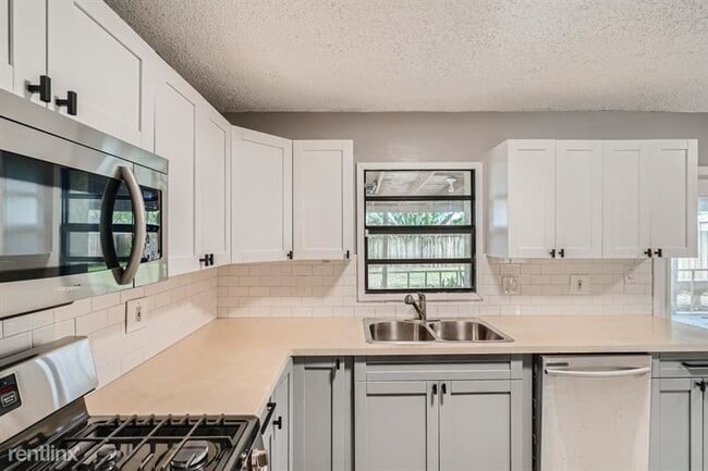Building Photo - 2 br, 1 bath House - 301 NW 51St Street