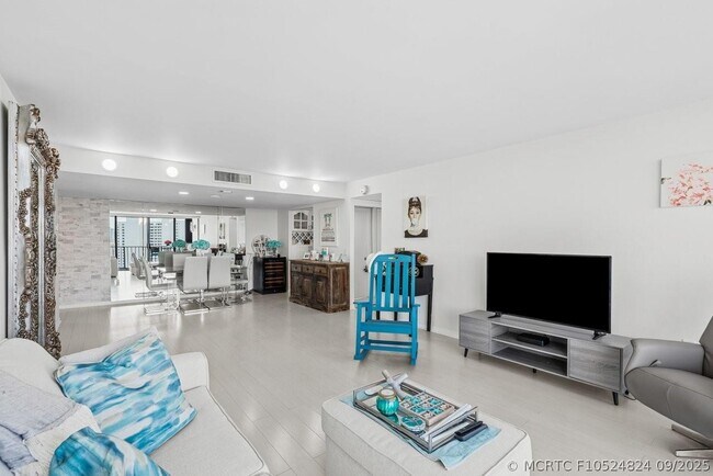 Building Photo - 5600 N Flagler Dr