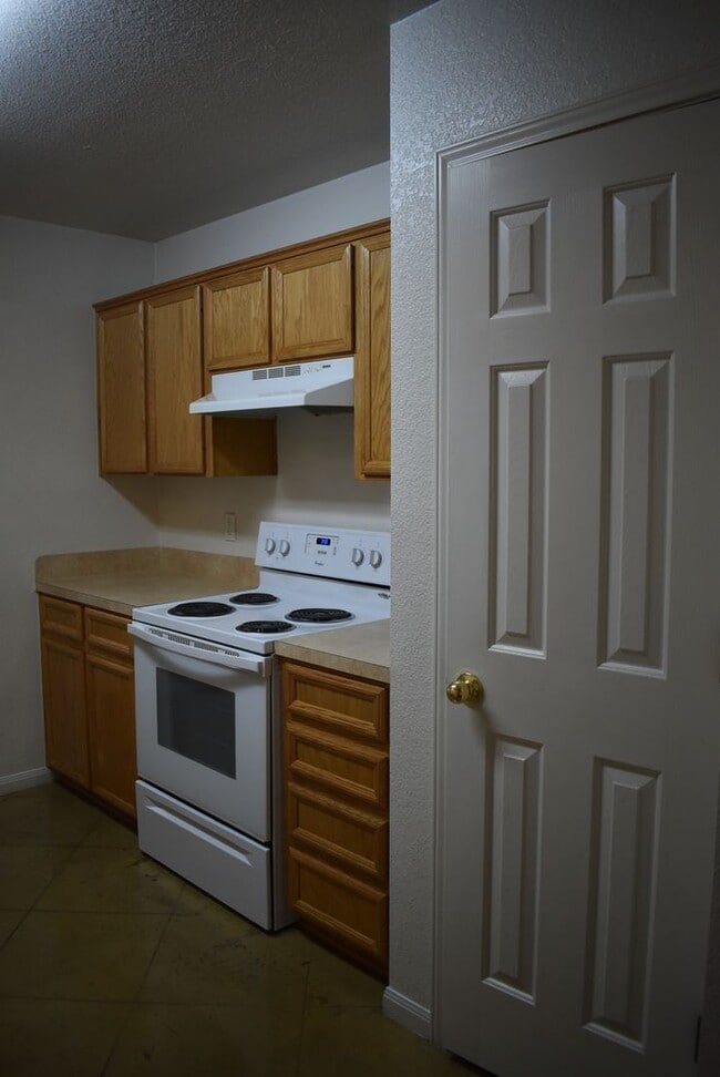 Building Photo - 928 Rosewood Dr