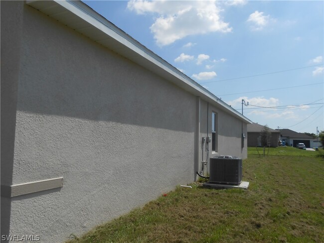 Building Photo - 416 Tropicana Pkwy E