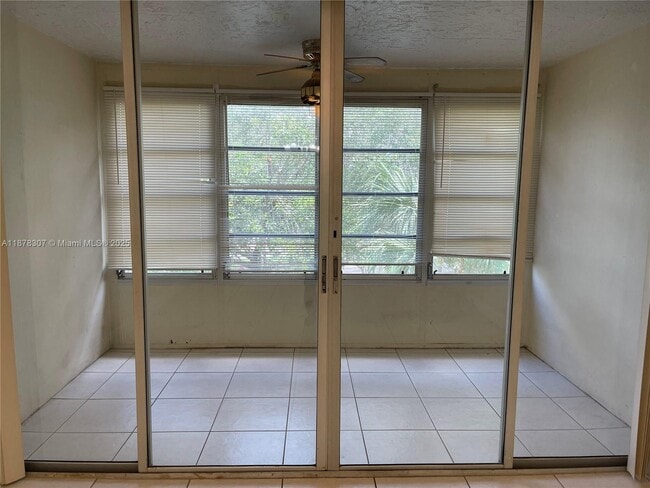 Foto del edificio - 9461 Evergreen Pl