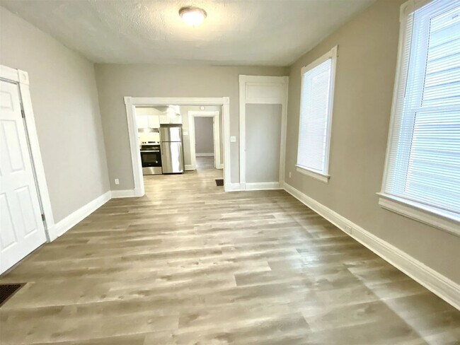 Foto del edificio - 313 E 16th St