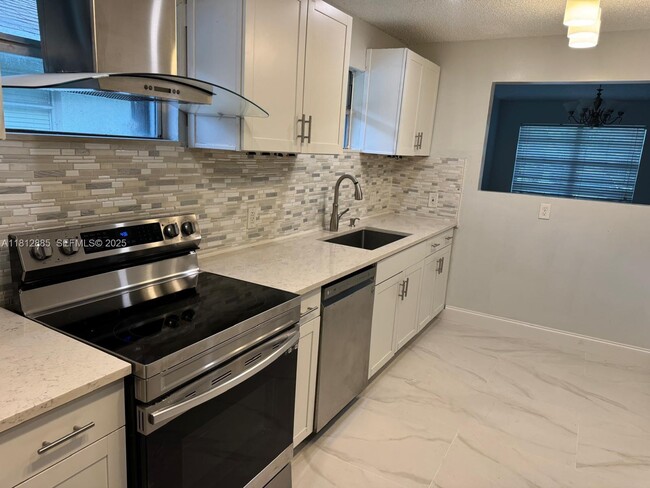 Building Photo - 1651 Van Buren St