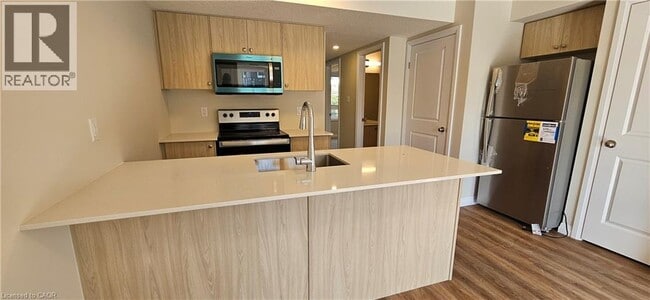 Building Photo - 410 Northfield Dr W