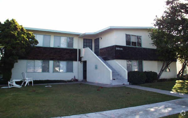Building Photo - 2868 Royal Palm Dr