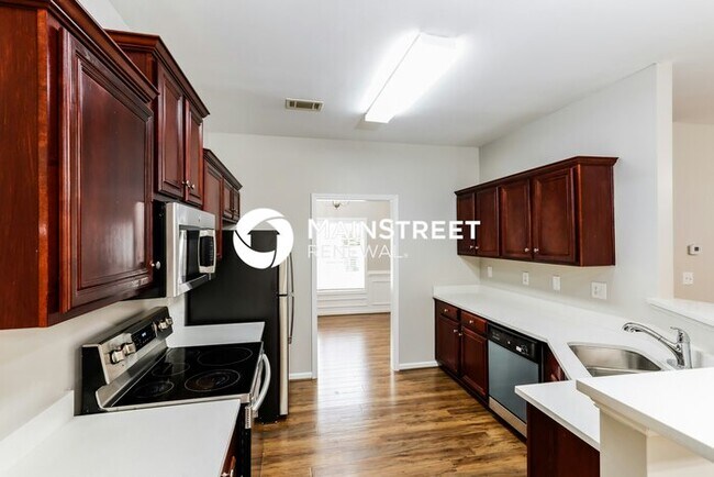 Foto del edificio - 4 Bedroom Pet-Friendly Home in Snellville, GA with Main Street Renewal