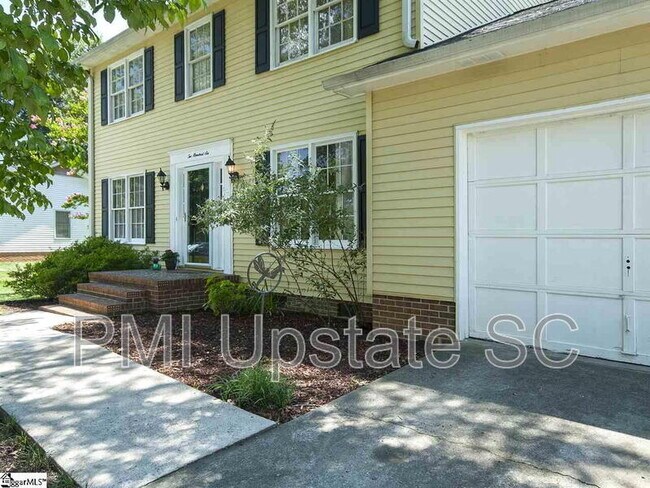 Building Photo - 206 Manassas Dr