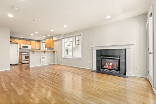 Building Photo - 2bd/1.5ba Seattle Townhouse