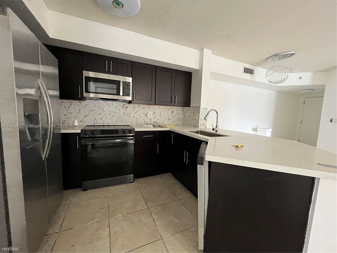 Foto principal - 3 br, 2 bath House - 17602 NW 25th Ave Apt...