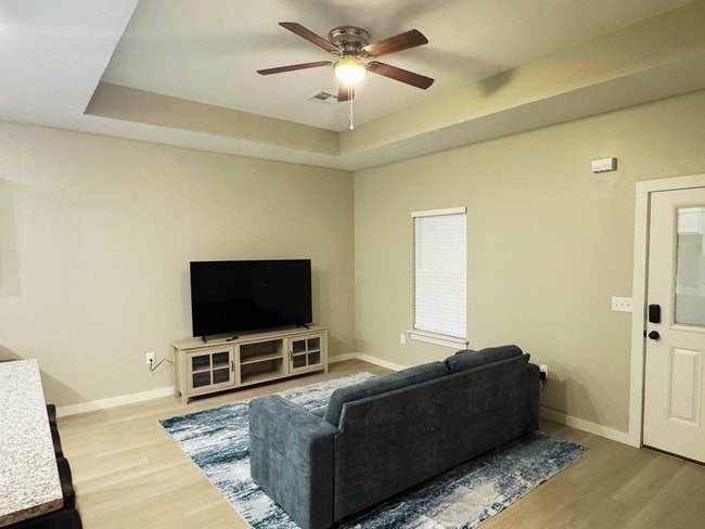 Building Photo - Modern 2-Bed, 2-Bath Rental Home in Chickasha, OK!